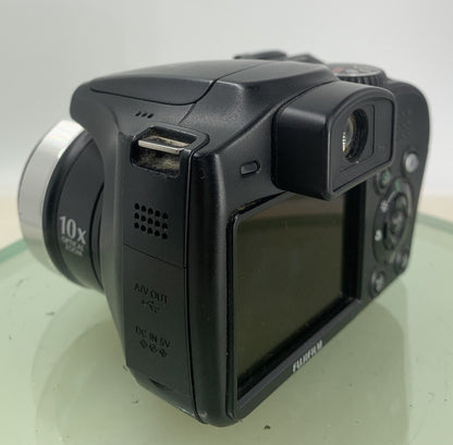 Fujifilm FinePix S Series S5700 7.1MP DIGITAL CAMERA BLACK WITH CASE TESTED- 2104