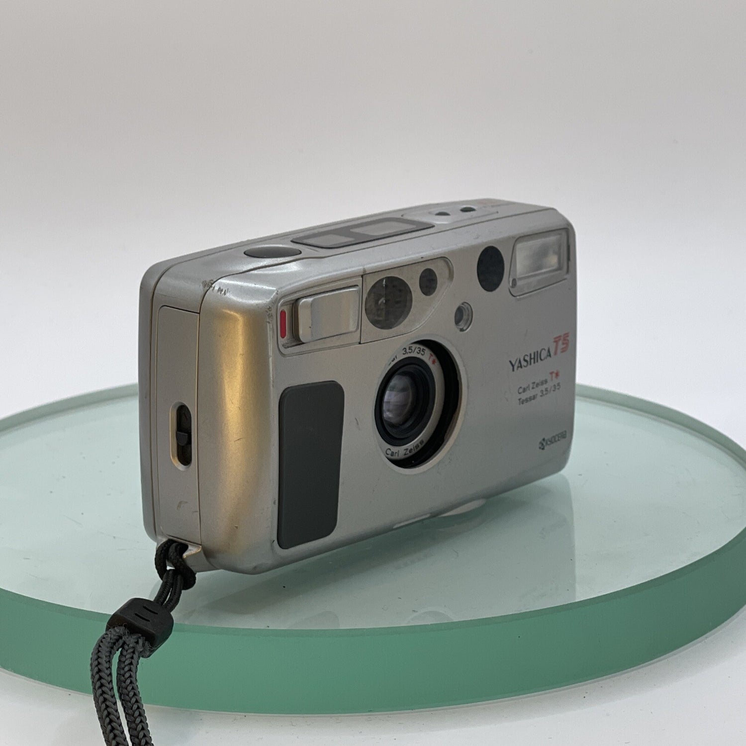 Yashica T5 Carl Zeiss T* Tessar 35mm f/3.5 Kyocera Compact Film Camera TESTED3680