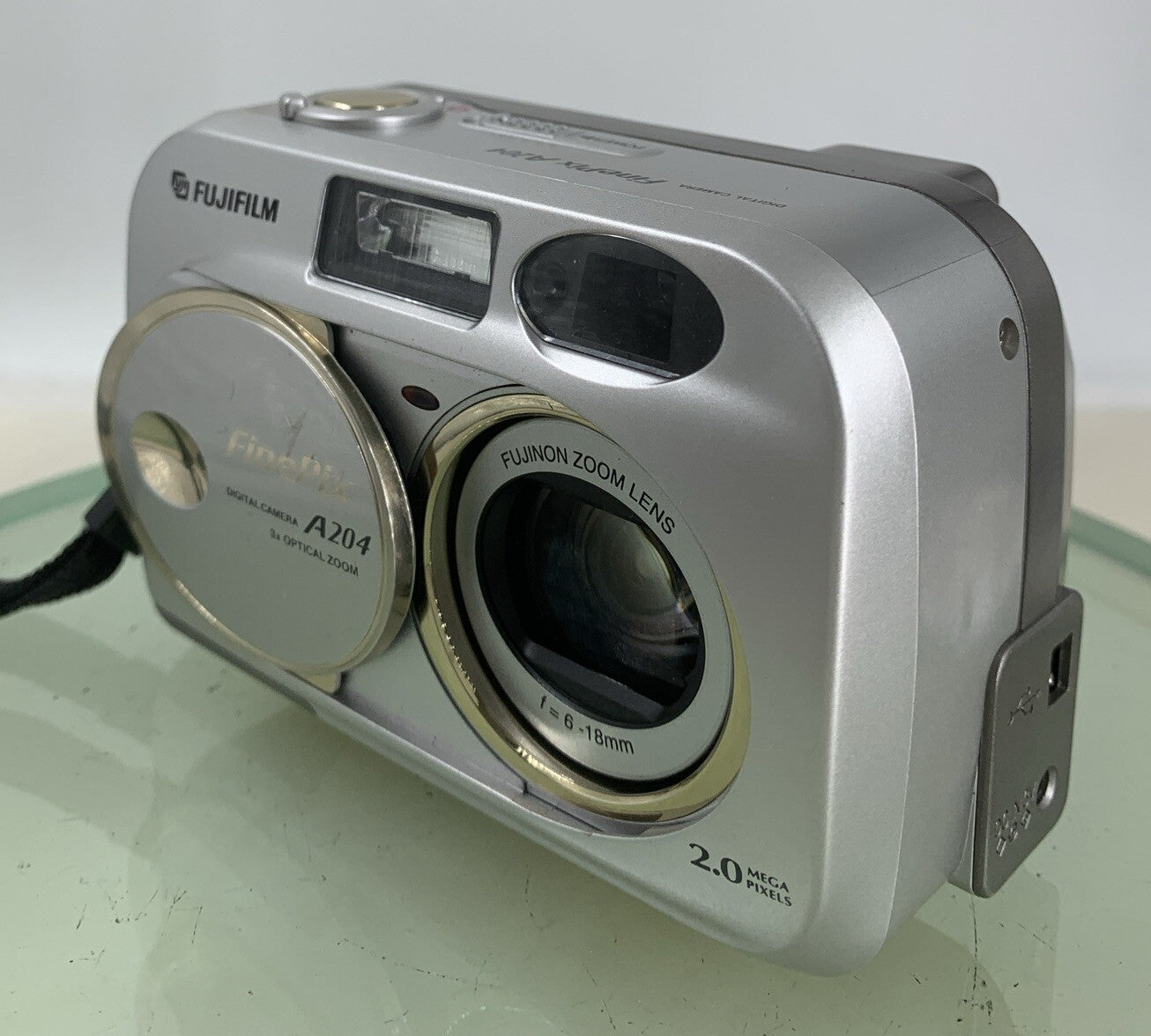 Fujifilm COMPACT Digital Camera FinePix A204 2.0MP 32MB CARD SILVER TESTED - 1432