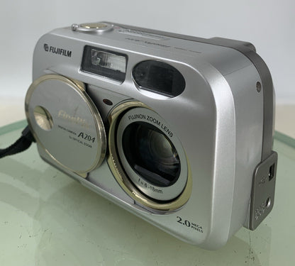 Fujifilm COMPACT Digital Camera FinePix A204 2.0MP 32MB CARD SILVER TESTED - 1432