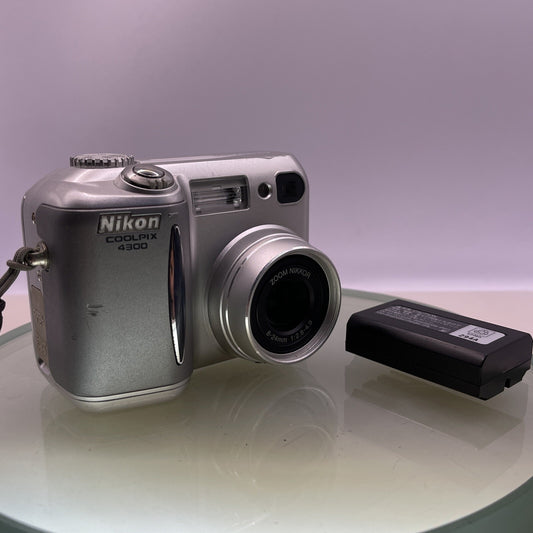 Nikon Coolpix 4300 4.0MP Compact Digital Camera Silver Tested Battery nocharger40