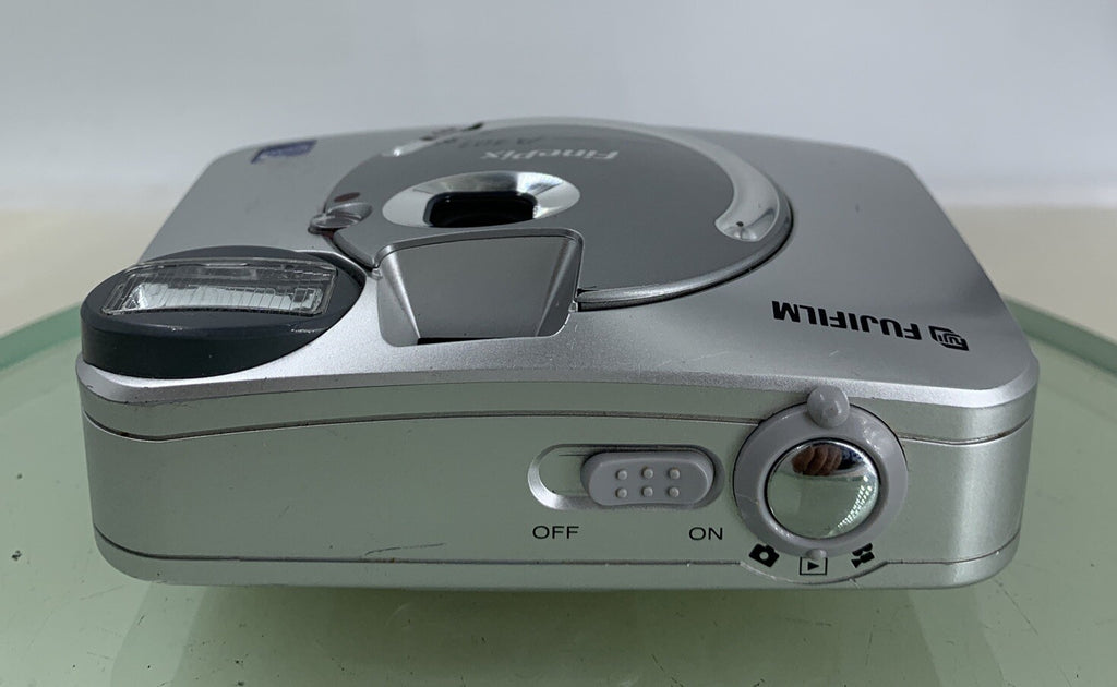 FUJIFILM FINEPIX A403 2.1MP DIGITAL CAMERA WITHOUT SD CARD NO CHARGER TESTED-2048