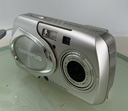 Olympus u [mju:]-300 3.2 MP COMPACT DIGITAL CAMERA SILVER + COVER TESTED - 262