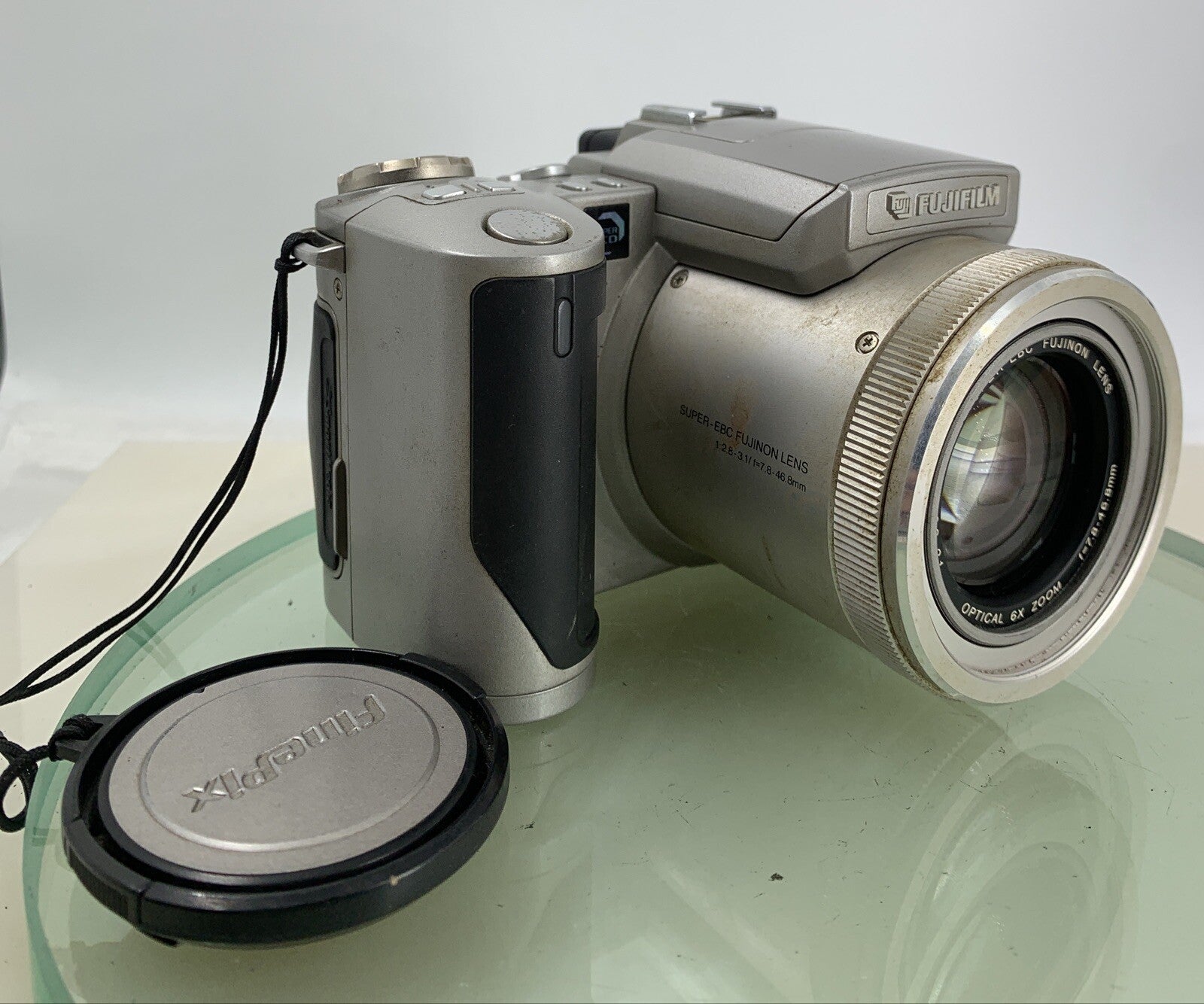 Fujifilm Finepix 4900 6x Zoom SILVER DIGITAL CAMERA NO CHARGER TESTED - 3180