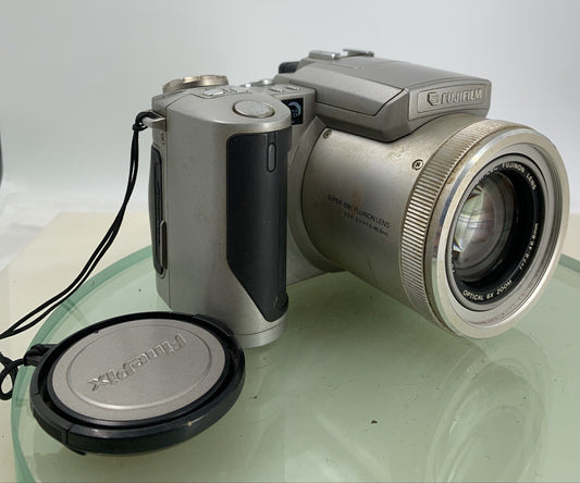 Fujifilm Finepix 4900 6x Zoom SILVER DIGITAL CAMERA NO CHARGER TESTED - 3180