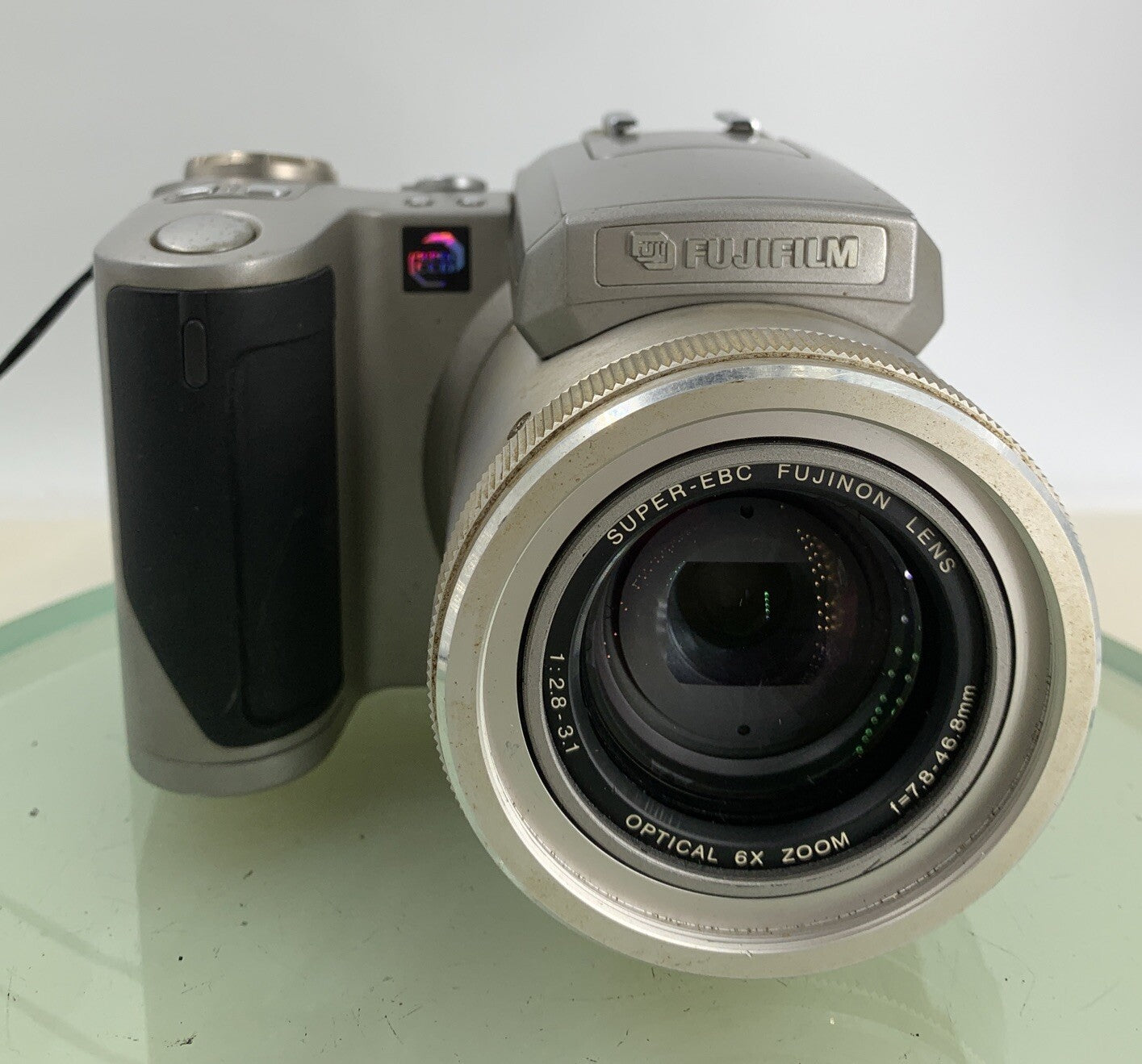 Fujifilm Finepix 4900 6x Zoom SILVER DIGITAL CAMERA NO CHARGER TESTED - 3181
