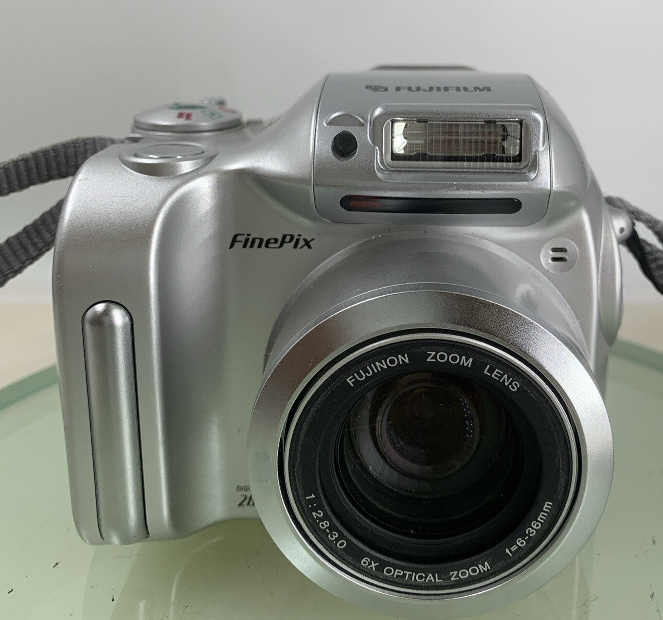 Fujifilm FinePix 2800 Zoom 2.0MP Compact Digital Camera NO CARD TESTED - 2501