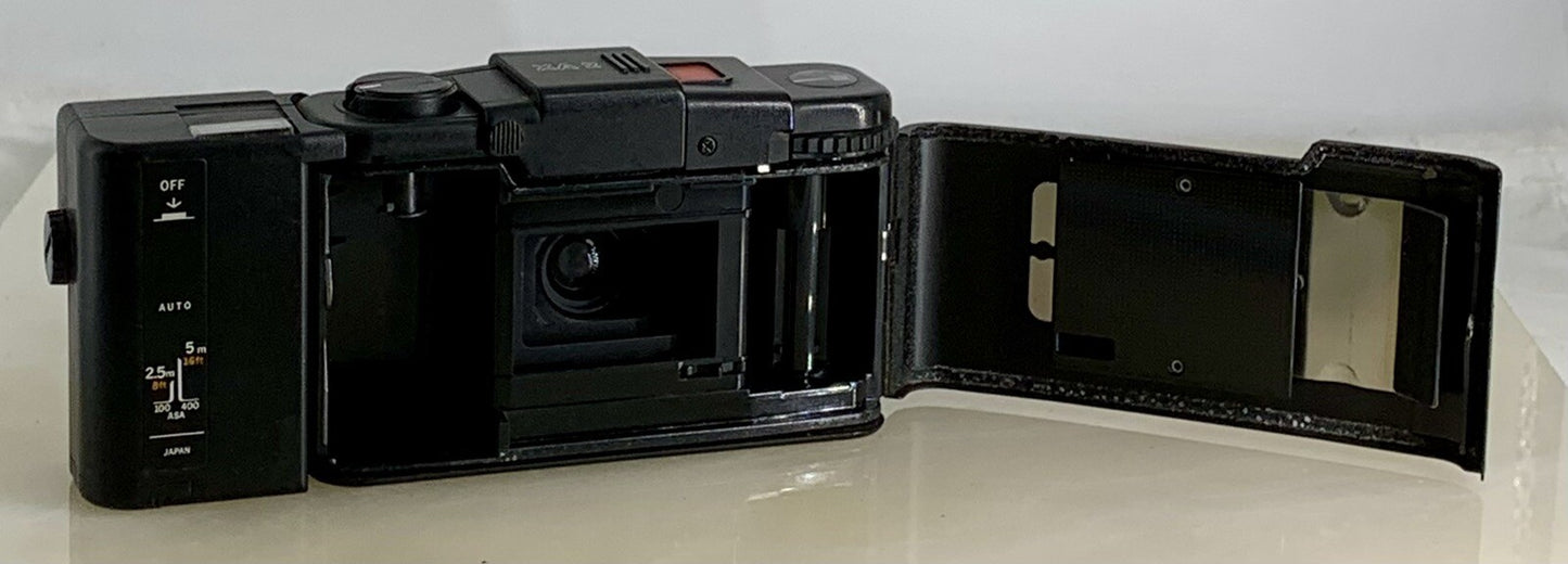 OLYMPUS XA2 Compact Camera 35mm Flash A11 D.ZUIKO 35mm f3.5 TESTED + Case 678