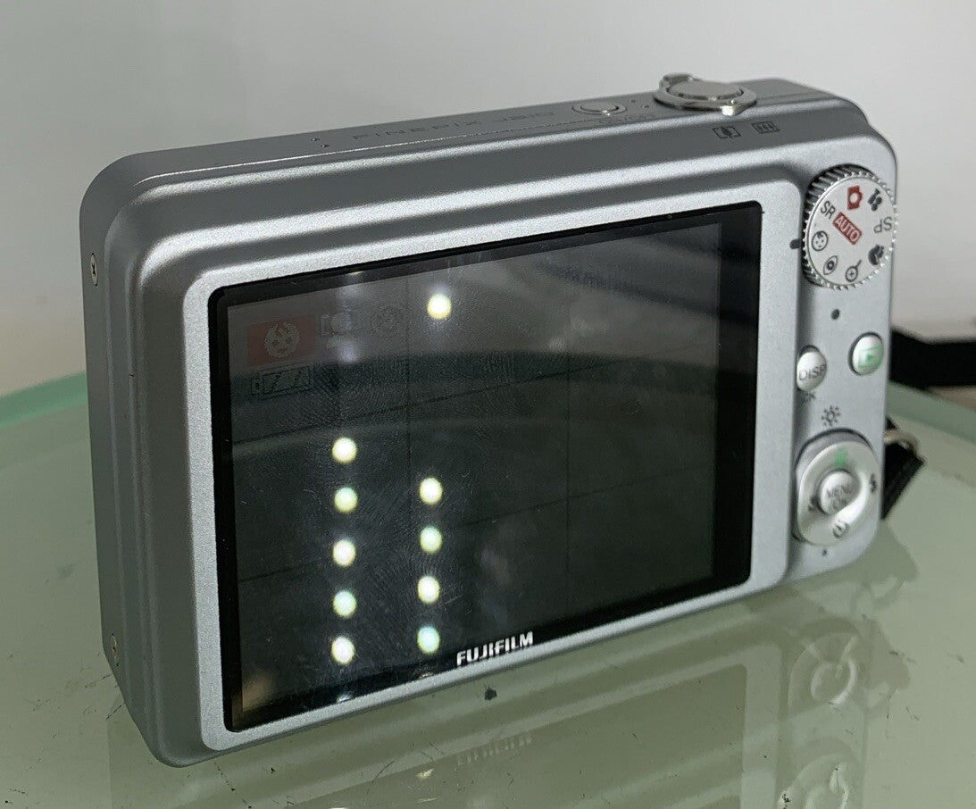 Fujifilm Digital Camera FinePix J210 SILVER+ CHARGER + WIRE+4GB CARD TESTED- 9834