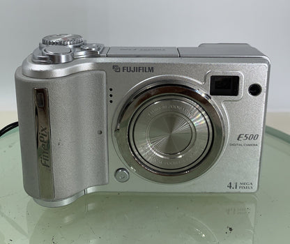 Fujifilm FINEPIX DIGITAL CAMERA E500 4.1MP Silver WITHOUT CHARGER - TESTED - 3151