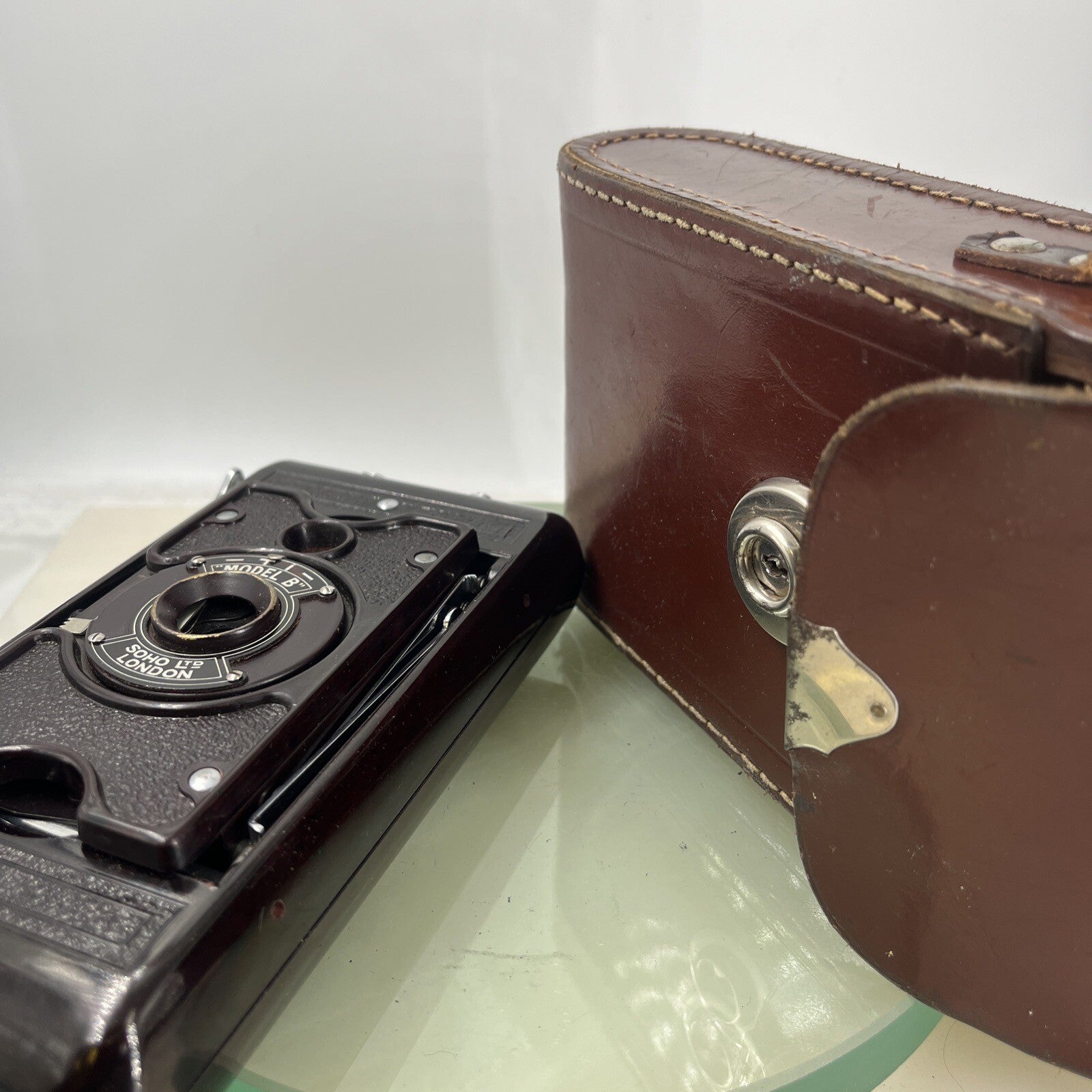 Soho Model B Folding Camera, c1934, Bakelite body with original case, TESTED#4390
