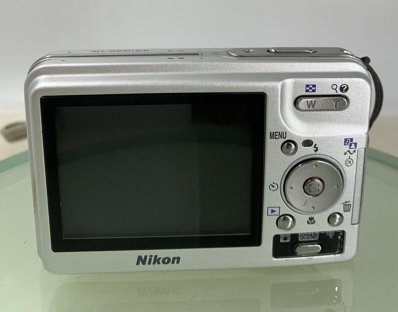 Nikon Coolpix S2 COMPACT DIGITAL CAMERA SILVER+ CHARGER, NO CARD TESTED - 2785