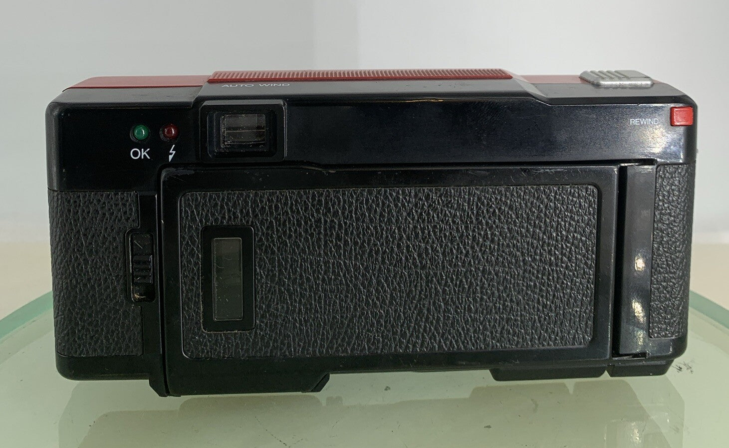 Halina Speedy 33 CAMERA RED POINT AND SHOOT CAMERA GOOD CONDITION TESTED - 8405