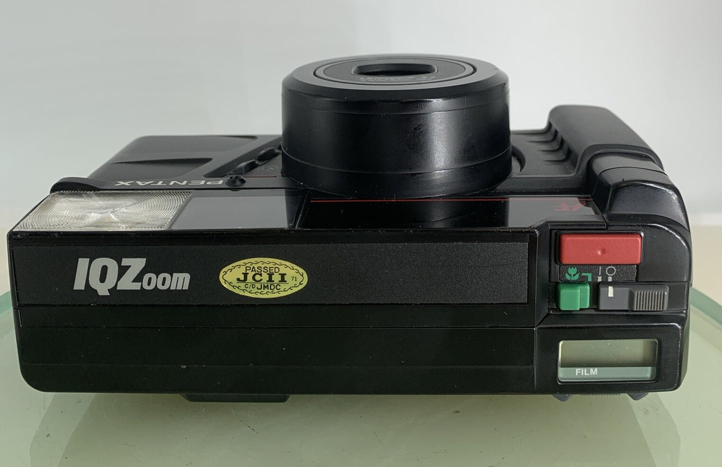PENTAX IQ Zoom 35 mm Film POINT AND SHOOT CAMERA BLACK NO BATTERY - TESTED - 8478
