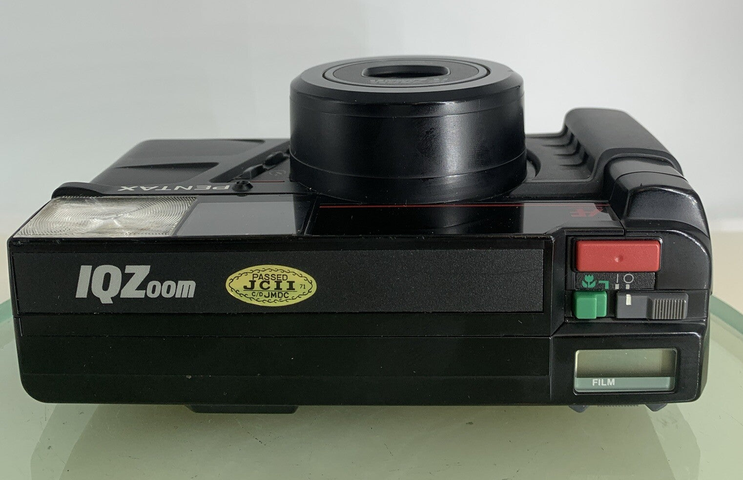 PENTAX IQ Zoom 35 mm Film POINT AND SHOOT CAMERA BLACK NO BATTERY - TESTED - 8478