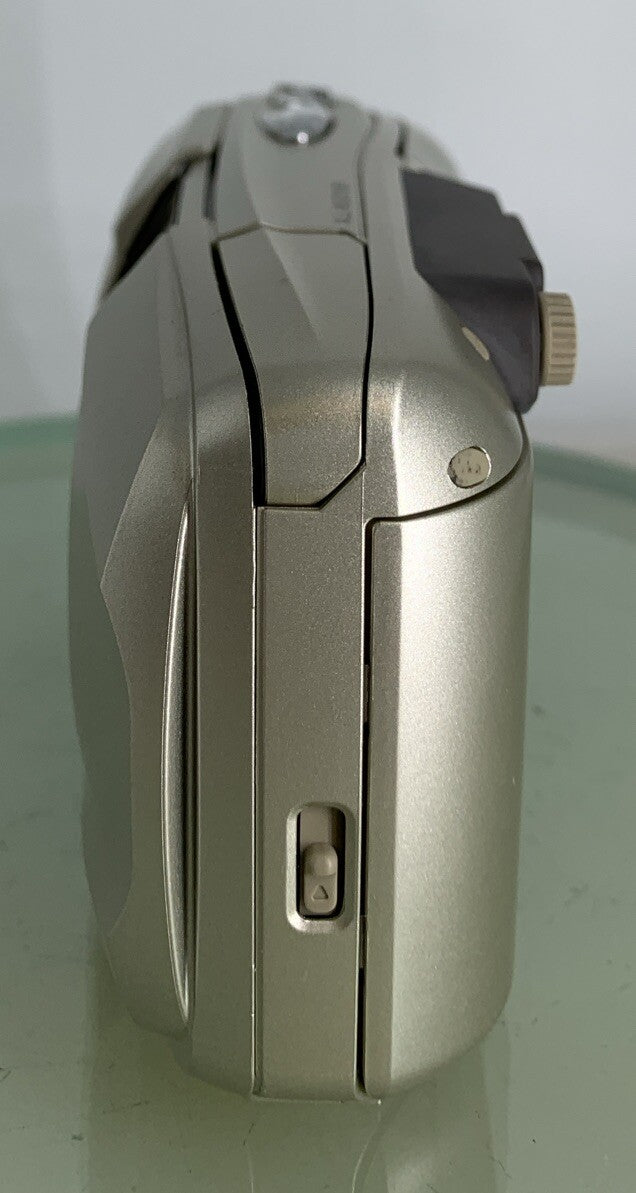 Olympus µmju:-III Zoom Wide 100 - 35mm Compact Film Camera Silver Point & Shoot3
