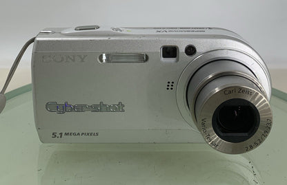 Sony Cyber Shot DSC-P100 5.1 Megapixel DIGITAL CAMERA WITH CHARGER TESTED - 4461