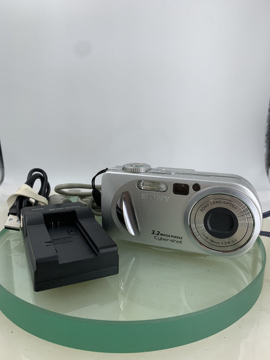 Sony Digital Camera Cybershot DSC-P8 3.2MP SILVER +CHARGER +WIRE TESTED - 6840