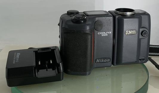 Nikon Digital Camera Coolpix 995 3.3MP Grey Retro Vintage+CHARGER-TESTED - 6800