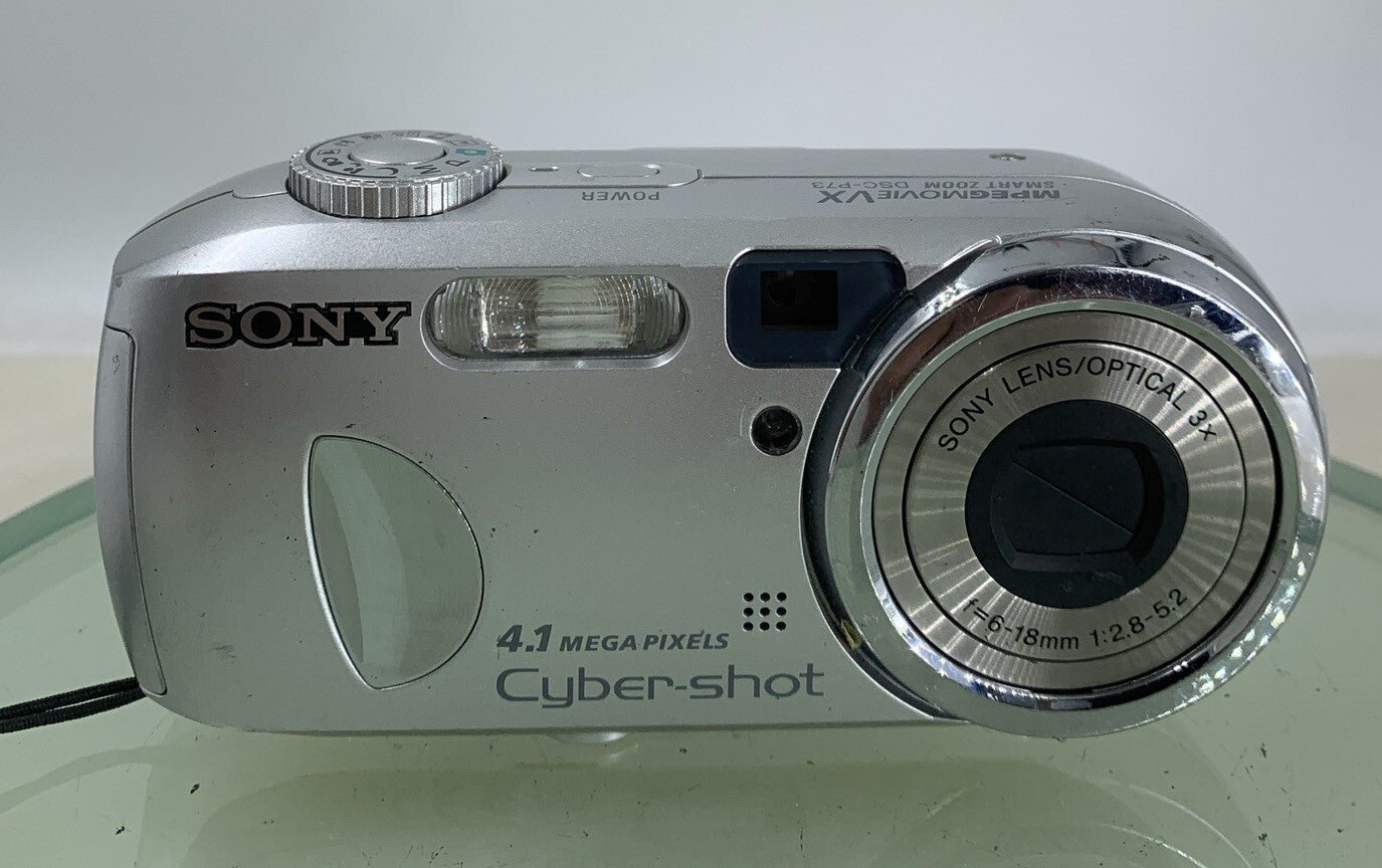 SONY Cyber-Shot 4.1 Megapixels Digital Camera DSC-P73 Silver TESTED - 451