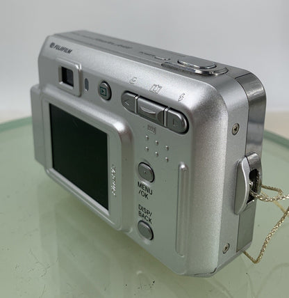 Fujifilm FINEPIX A400 COMPACT DIGITAL CAMERA SILVER 4.1 MP NO CARD- TESTED-3336