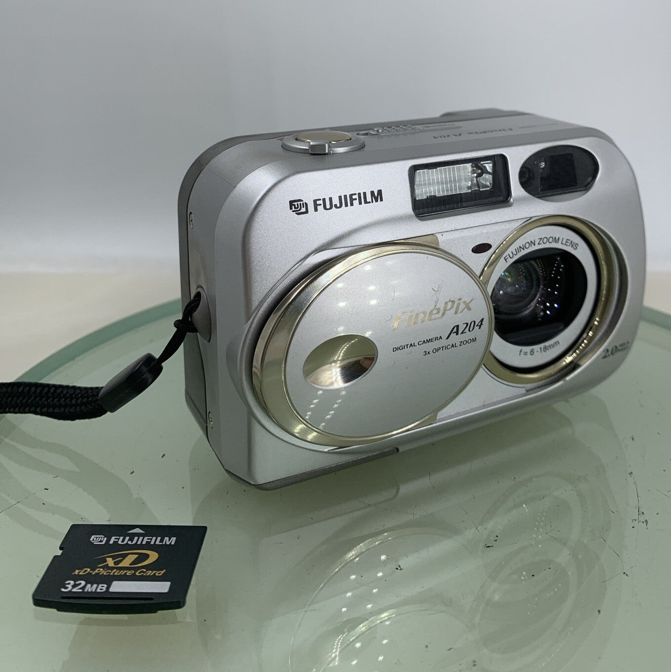 Fujifilm COMPACT Digital Camera FinePix A204 2.0MP 32MB CARD SILVER TESTED - 1430