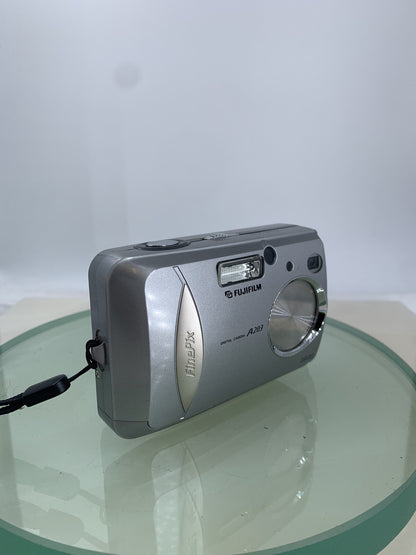 Fujifilm FinePix A203 2.0MP Digital Compact Camera WITH COVER SILVER TESTED - 932