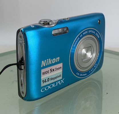 Nikon Coolpix S3100 DIGITAL CAMERA BLUE + COVER + WIRE + CHARGER - TESTED - 8712