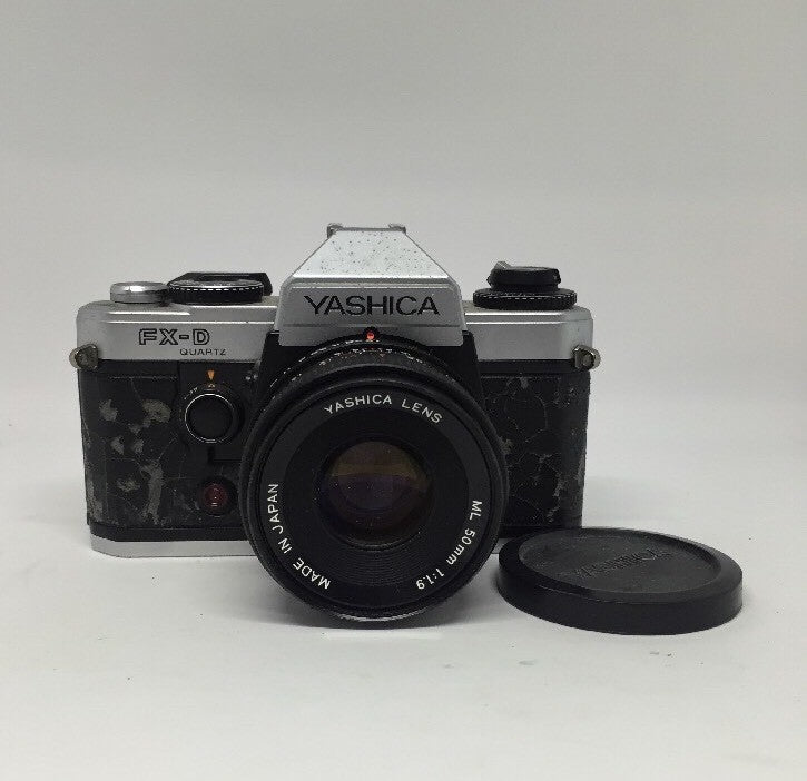 YASHICA FX-D QUARTZ 35mm FILM SLR CAMERA WITH YASHICA 50mm F/1.9 ML Lens 121