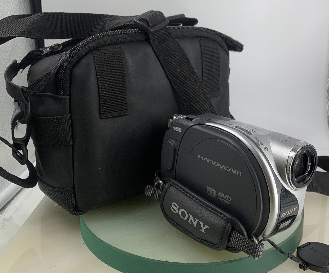 Sony Handycam DCR-DVD105 Carl Zeiss 20X Digital Camcorder with BAG-TESTED -1110