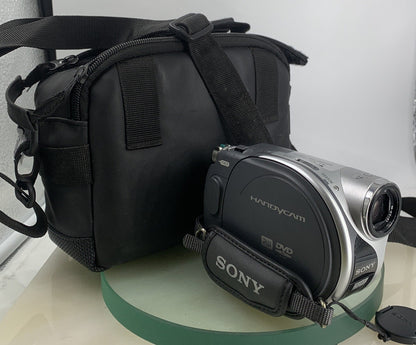 Sony Handycam DCR-DVD105 Carl Zeiss 20X Digital Camcorder with BAG-TESTED -1110