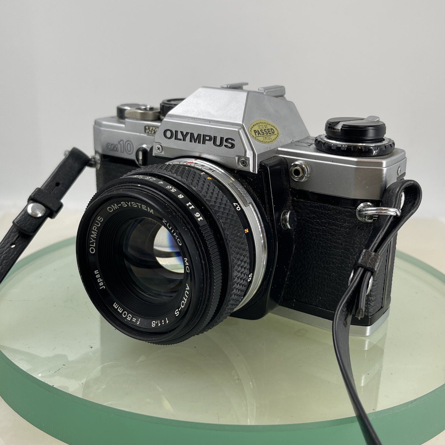 Olympus OM10 35mm Film SLR Manual Camera + Olympus 50/1.8 Zuiko Lens - Silver6092