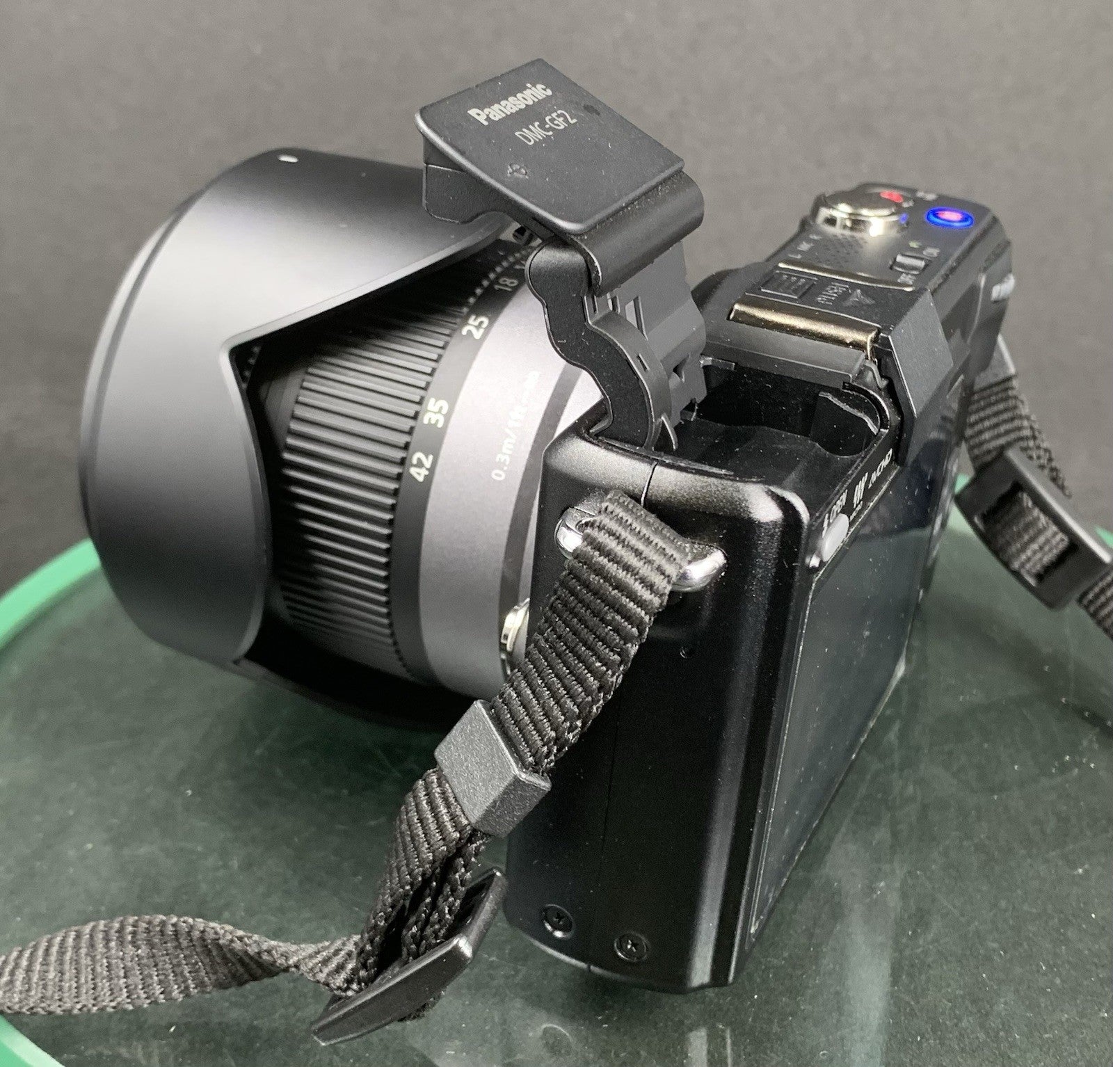 Panasonic LUMIX DMC-GF2 12.1 MP Digital Camera+G Vario 3.5-5.6/14-42 52mm Lens5