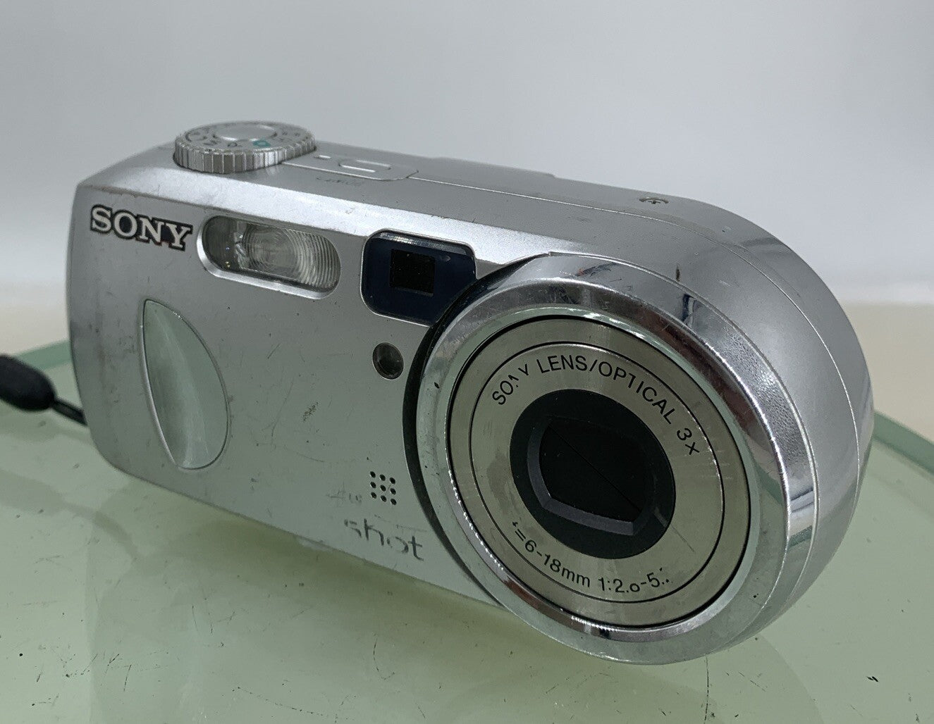 Sony Cybershot DSC-P12 5.0MP COMPACT DIGITAL CAMERA NO CARD SILVER TESTED - 1502