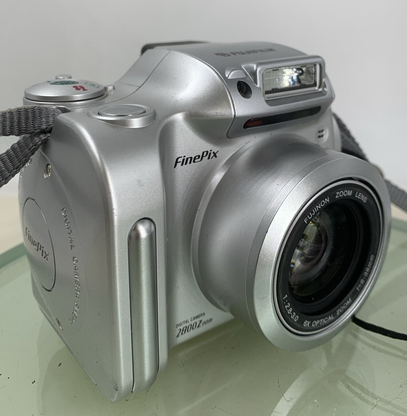 Fujifilm FinePix 2800 Zoom 2.0MP Compact Digital Camera NO CARD TESTED - 2500