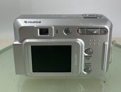 Fujifilm FINEPIX A400 COMPACT DIGITAL CAMERA SILVER 4.1 MP NO CARD- TESTED-3335