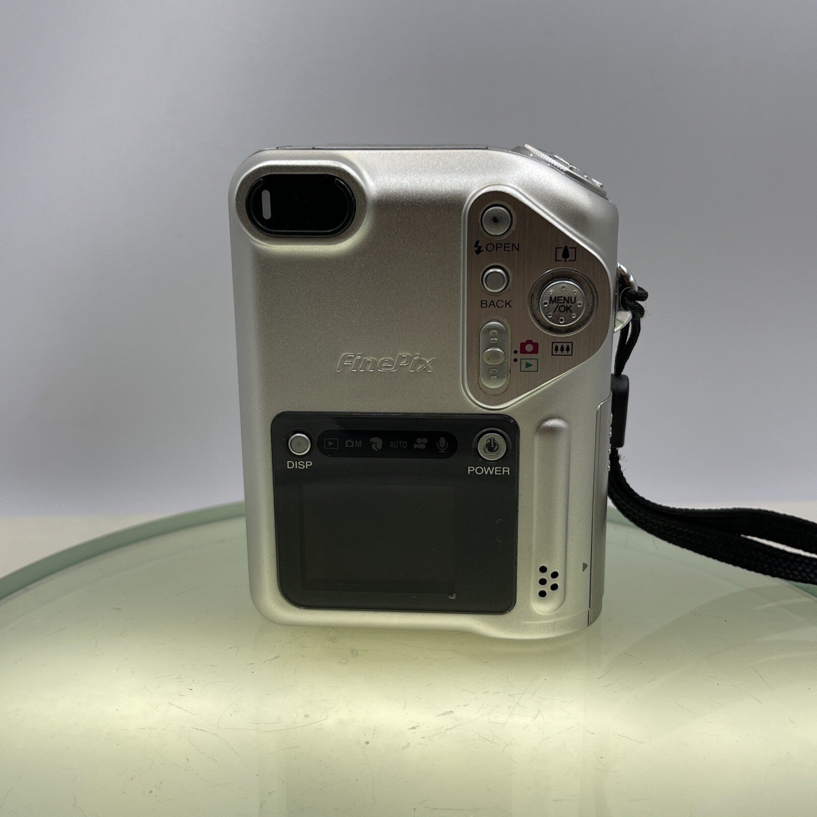 Fujifilm FinePix F601 Zoom 3.1MP Compact Digital Camera (LENS COVER FAULTY) #7197