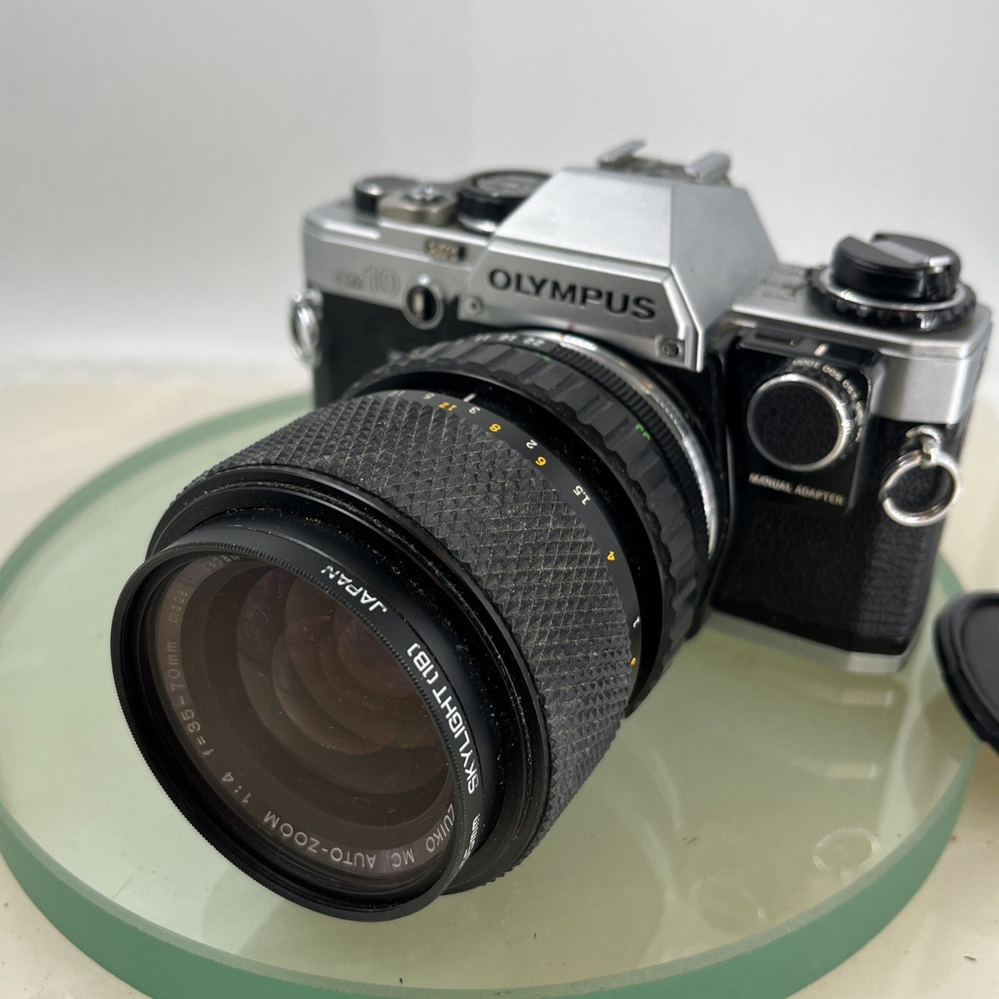Olympus OM10 35mm SLR Film Camera + Zuiko 35-70mm f4 Lens and Manual Adapter9102