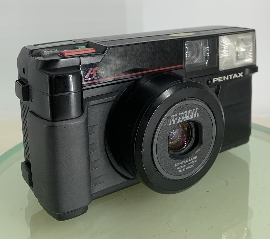 PENTAX IQ Zoom 35 mm Film POINT AND SHOOT CAMERA BLACK NO BATTERY - TESTED - 8470