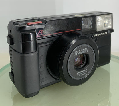 PENTAX IQ Zoom 35 mm Film POINT AND SHOOT CAMERA BLACK NO BATTERY - TESTED - 8470
