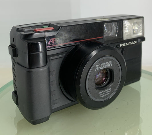PENTAX IQ Zoom 35 mm Film POINT AND SHOOT CAMERA BLACK NO BATTERY - TESTED - 8470