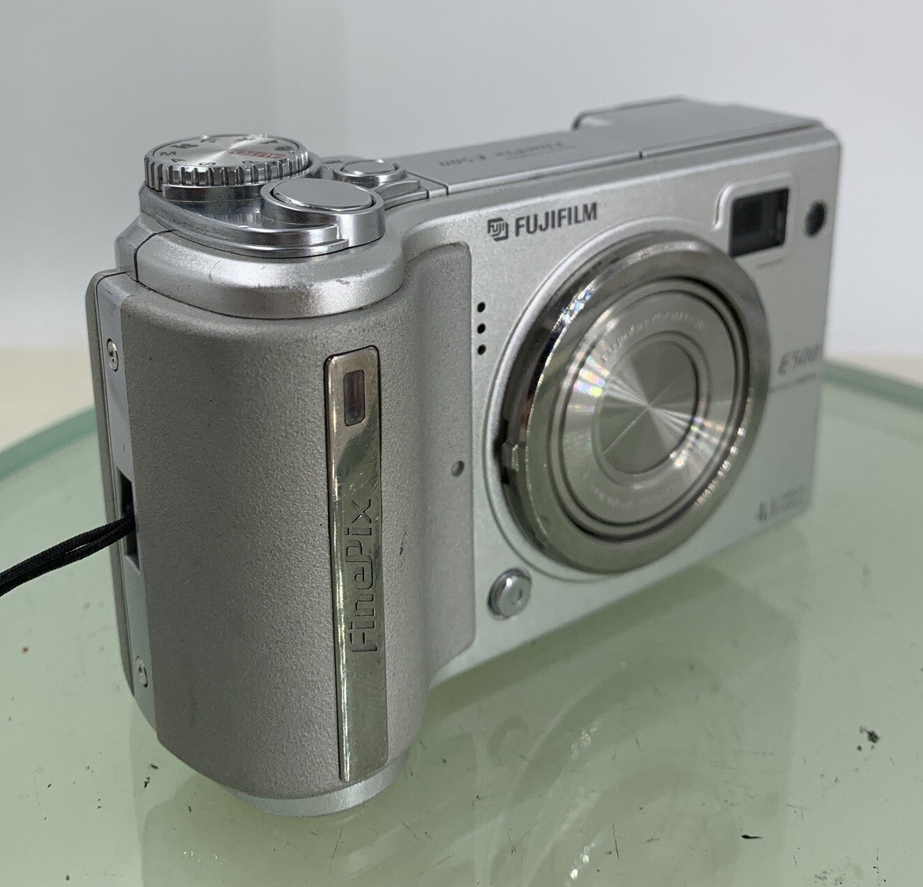Fujifilm FINEPIX DIGITAL CAMERA E500 4.1MP Silver WITHOUT CHARGER - TESTED - 3150