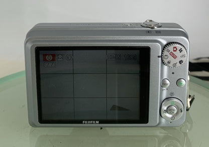 Fujifilm Digital Camera FinePix J210 SILVER+ CHARGER + WIRE+4GB CARD TESTED- 9835