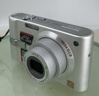 Panasonic LUMIX DMC-FX10 COMPACT DIGITAL CAMERA SILVER + CHARGER TESTED - 222
