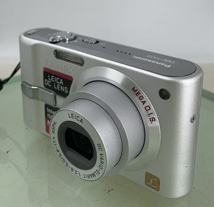 Panasonic LUMIX DMC-FX10 COMPACT DIGITAL CAMERA SILVER + CHARGER TESTED - 222