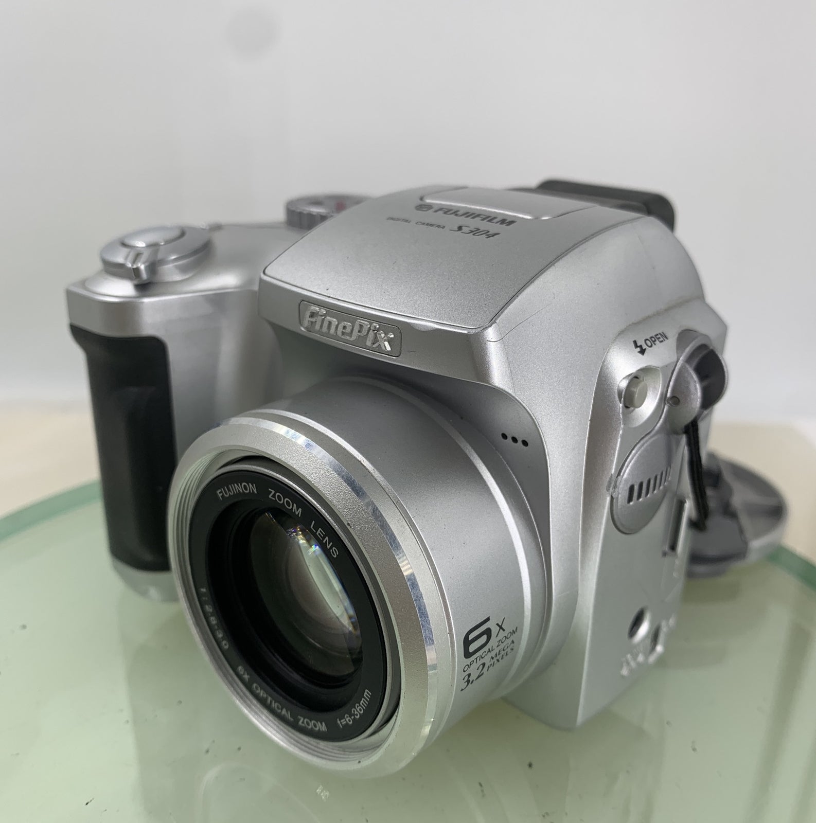Fujifilm FinePix S304 3.2MP Digital Camera - Silver GOOD CONDITION, TESTED-7802