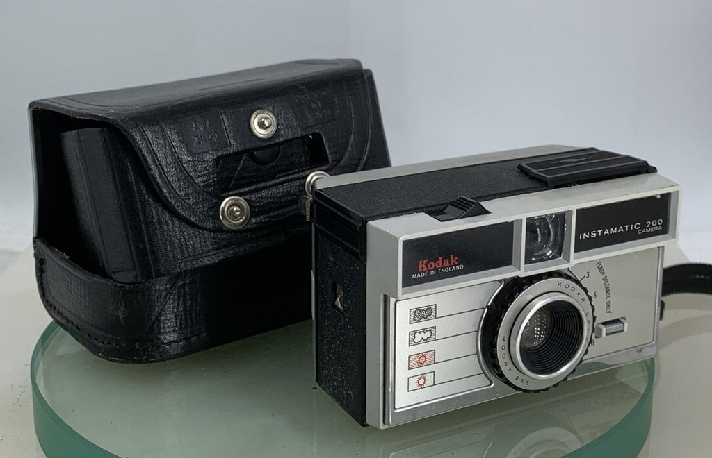 Kodak INSTAMATIC 200 VINTAGE FILM CAMERA WITH BLACK LEATHER CASE TESTED - 4120
