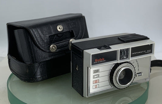 Kodak INSTAMATIC 200 VINTAGE FILM CAMERA WITH BLACK LEATHER CASE TESTED - 4120