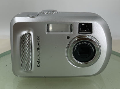Kodak EasyShare C300 3.2MP Compact Digital Camera SILVER 1 GB CARD TESTED - 6511