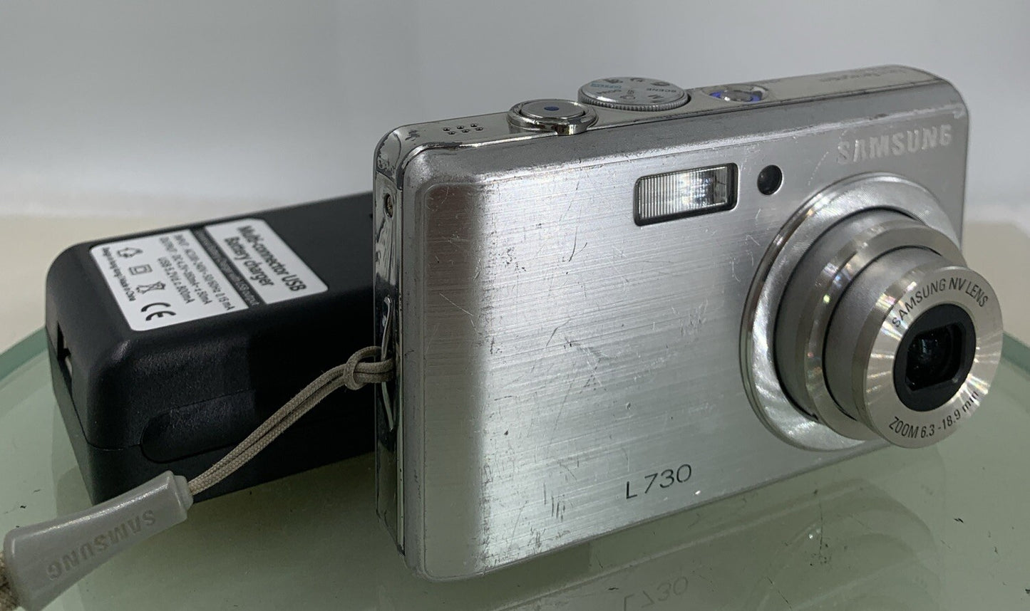 SAMSUNG L730 7.2 MEGA PIXEL DIGITAL CAMERA WITH CHARGER +2GB CARD TESTED - 2590